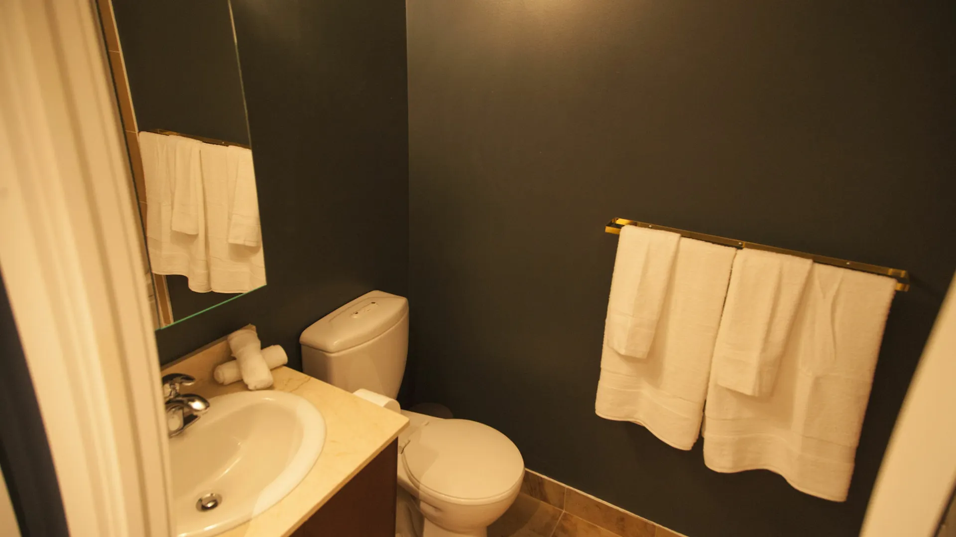 Red Maple Suites - Blue Jays Way Toronto