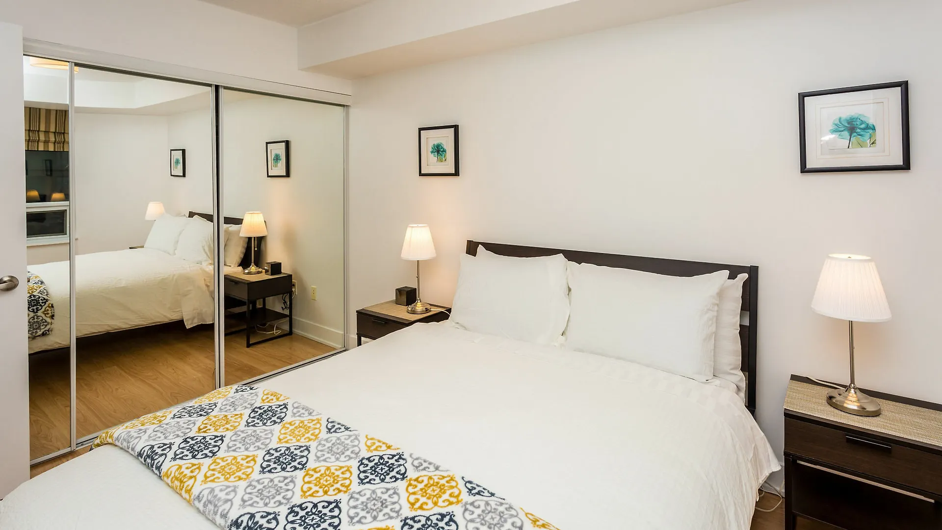 Red Maple Suites - Blue Jays Way Toronto 0*,  Kanada